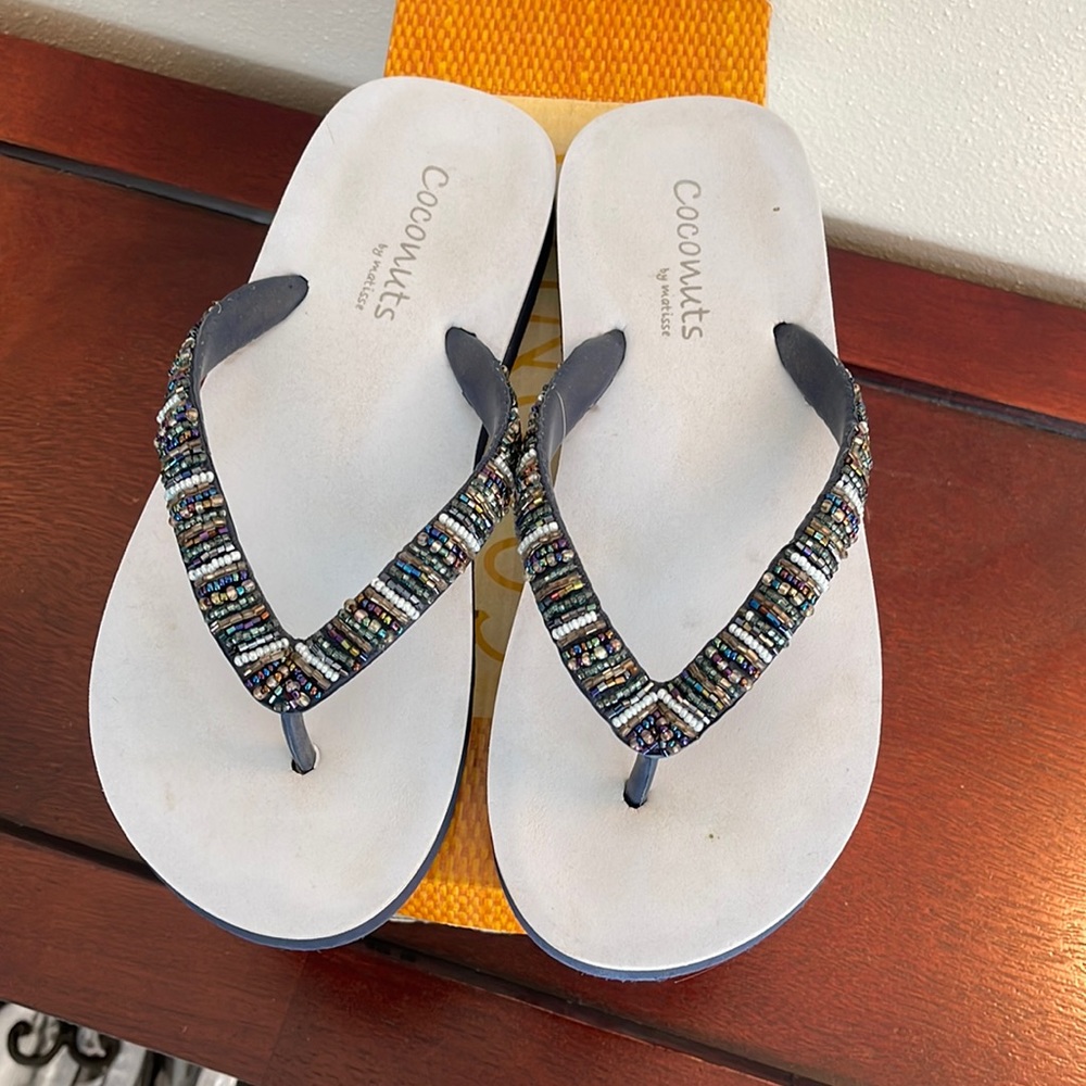 Vintage Coconut by Matisse Beaded Embellished Flip Flops Sz M